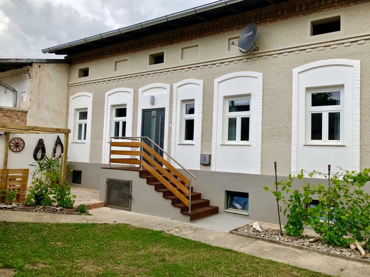 Appartement Riesling House Laa à Laa an der Thaya Extérieur photo